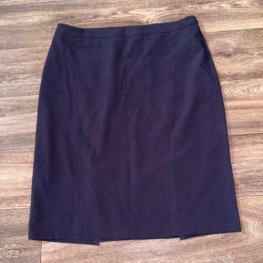 Essentials Women's Navy and Black Skirt